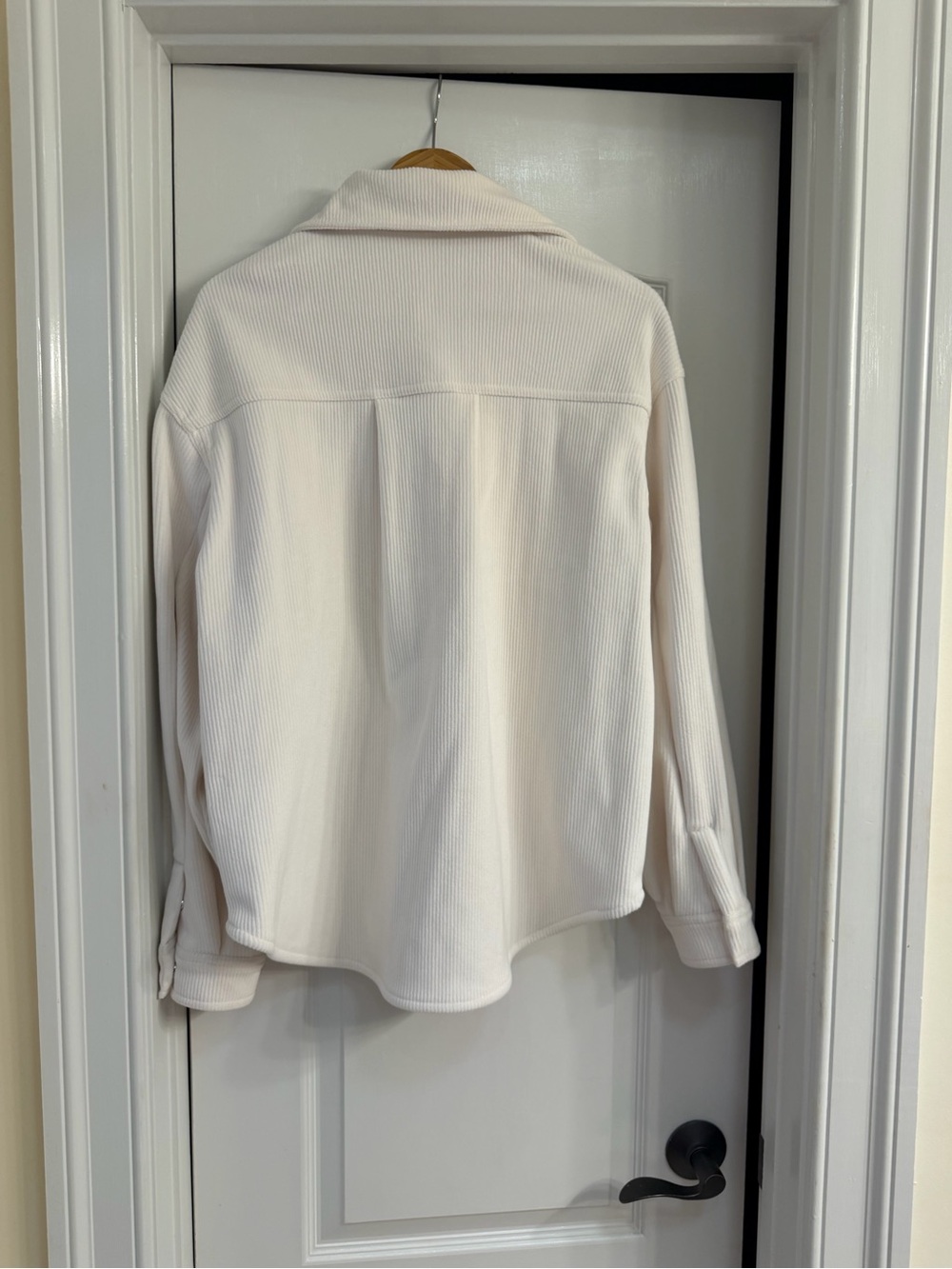 ALO Yoga Ribbed Velour Mountain Side Shacket Button-Up Shirt Jacket in Bone - Picture 5 of 6